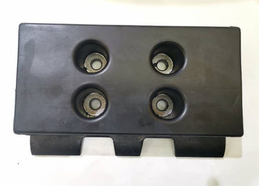 Un bon prix. La voie légère noire de machine à paver capitonne les biens en caoutchouc de formule de haute performance en ligne