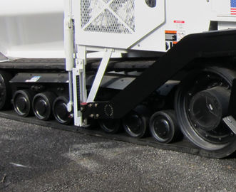 Un bon prix. Le caoutchouc flexible fait sur commande de machine à paver dépiste la basse désintégration au sol de pression non en ligne