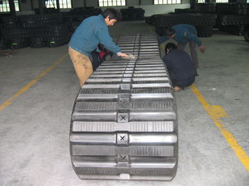 Un bon prix. Voies en caoutchouc de haut déchargeur de traction pour le modèle en caoutchouc dur de bande de roulement du transporteur 110r cd de KOMATSU en ligne